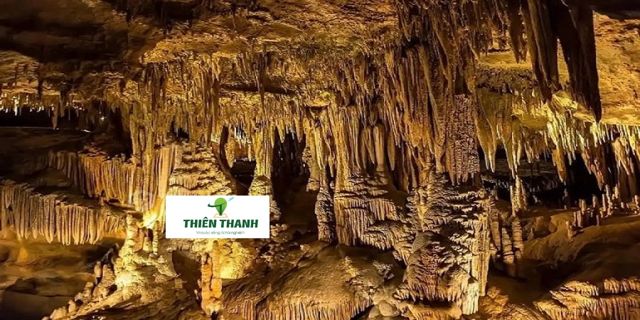 Khám Phá Du Lịch Hòa Bình Động Đá Bạc